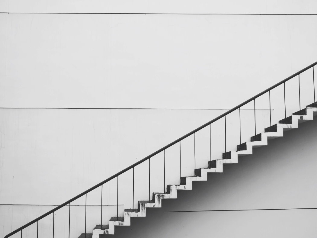 Jak zabezpieczyć schody przed uszkodzeniami?
