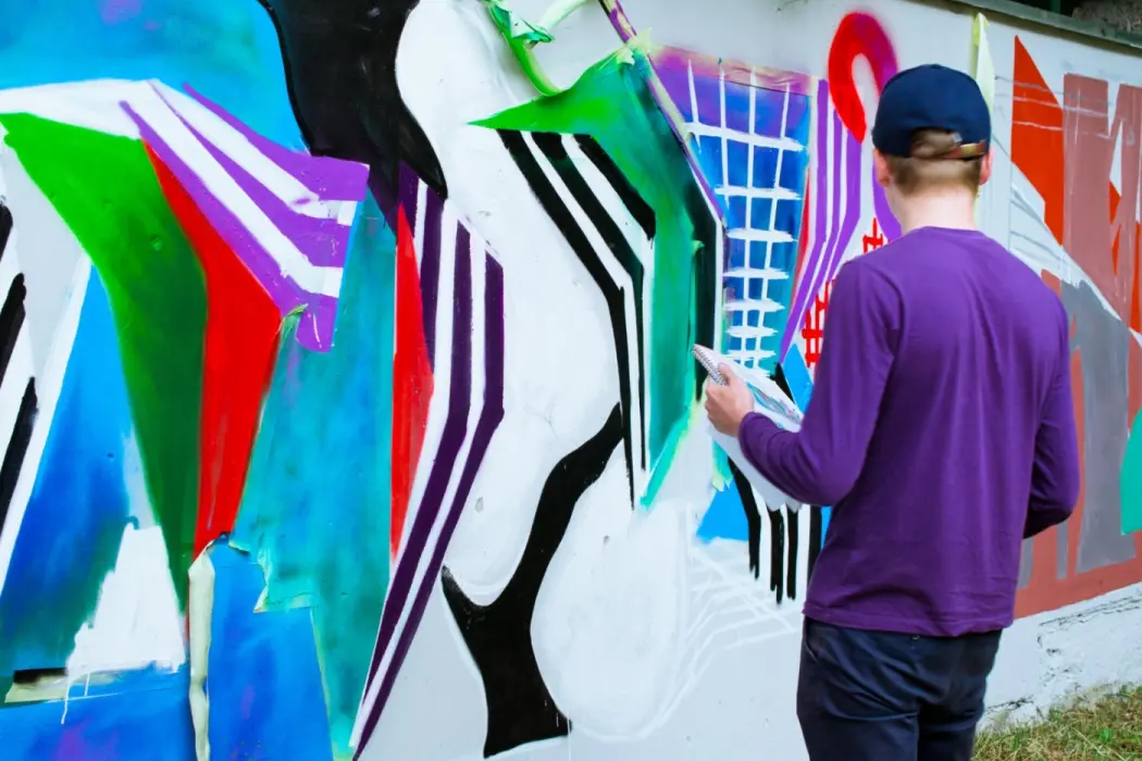 Kto maluje murale i jak wygląda proces tworzenia wielkoformatowych dzieł?