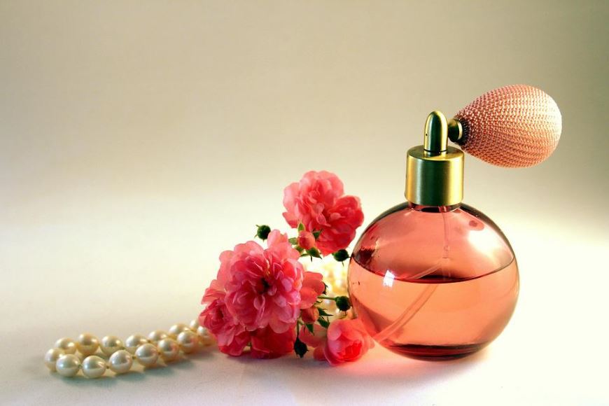 jak odróżnić podróbkę od oryginalnych perfum na przykładzie Bottega Veneta