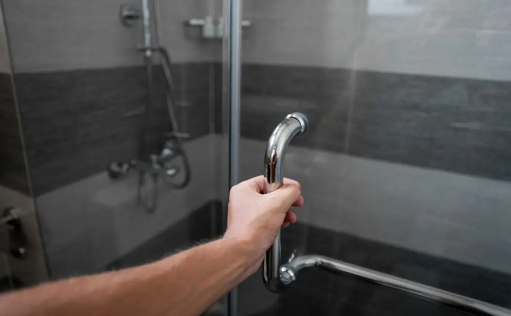 Czy listwa do szyby prysznicowej jest niezbędna?