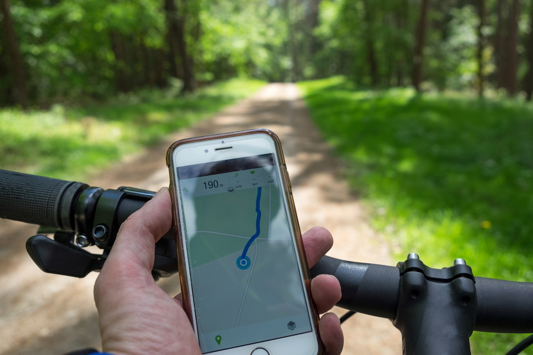 Ze smartfonem na rowerze, czyli jak wybrać rowerowy uchwyt na telefon?