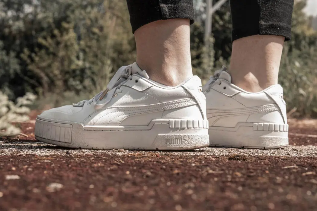 Damskie buty Puma przegląd najmodniejszych casualowych modeli