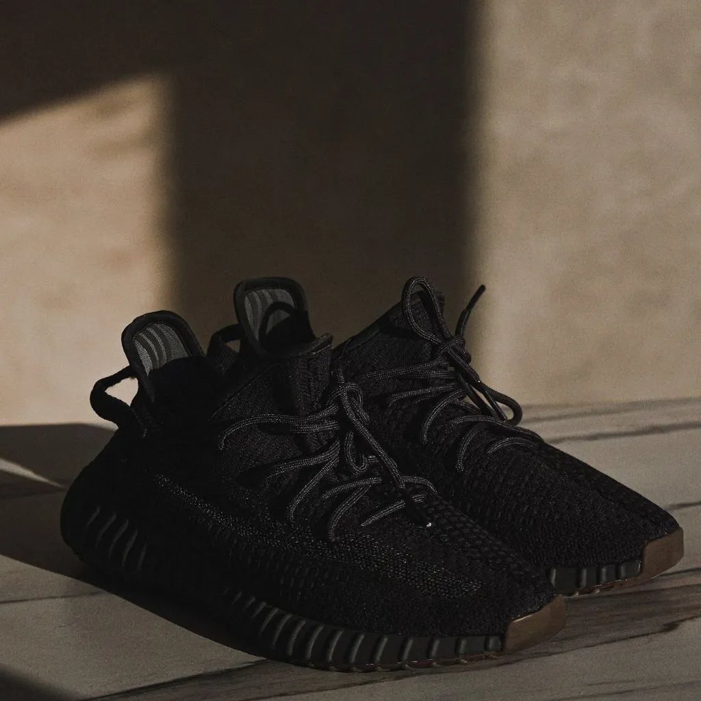 Czy Adidas Yeezy Boost 350 V2 Onyx to najlepsze buty na lato?