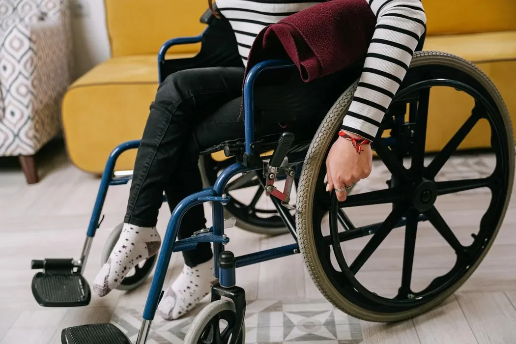 Wózek inwalidzki - wygoda, mobilność i nowoczesne rozwiązania