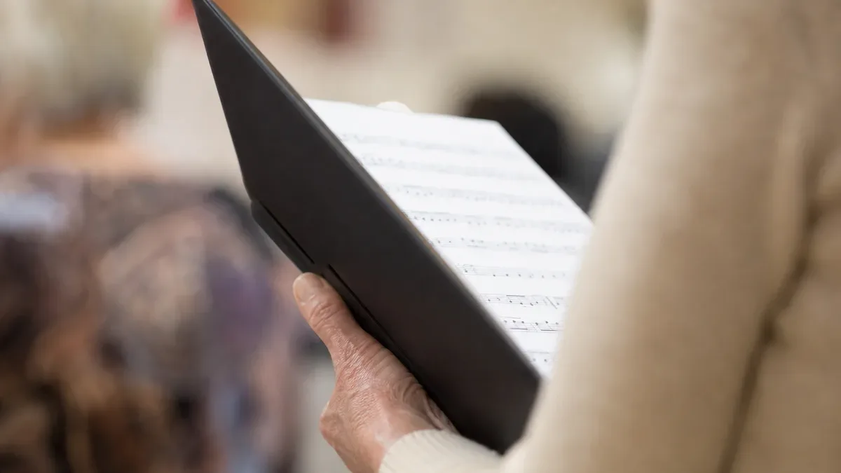 „Pod gruszą” we Wrocławiu - seniorzy wracają z muzyczną podróżą