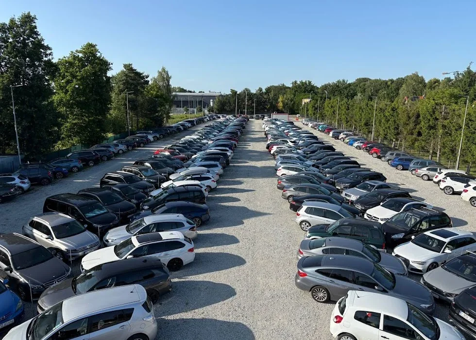 Duży parking Wrocław lotnisko