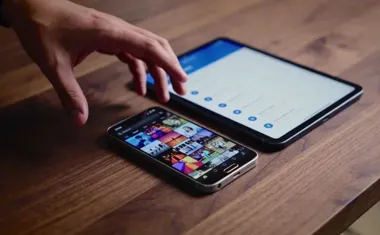 Meta Ads vs Google Ads dla e-commerce — co wybrać i kiedy?