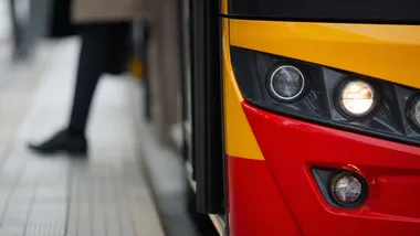 Więcej miejsc i nowe trasy. Duże zmiany w autobusach aglomeracyjnych