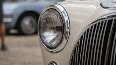 Zabytkowe auta opanowały Rynek. Parada otworzyła MotoClassic Wrocław 2026