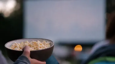 Bezpłatne kino plenerowe w Zajezdni Borek. Seans pod chmurką