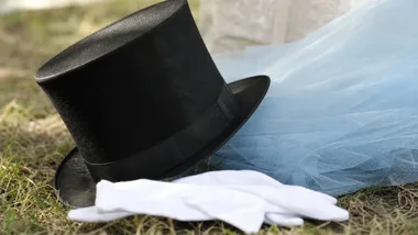 Elegancja z innej epoki w Parku Południowym. Krynolina organizuje piknik