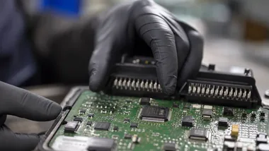 Nowe centrum badań we Wrocławiu sprawdzi elektronikę regenerowanych aut
