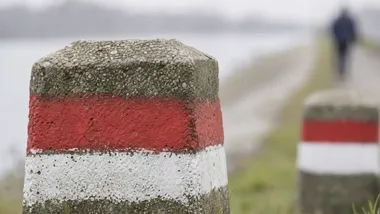 Spacer po wałach nad Odrą może się skończyć zawróceniem. Będą prace i opryski