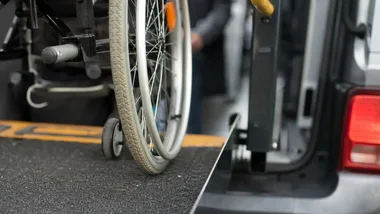 Dwa pojazdy i 20 zł za kurs. Rusza pilotaż transportu door to door