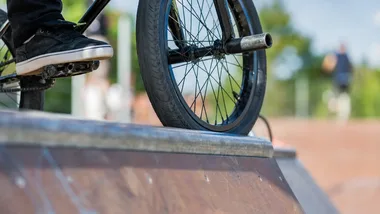 Trzy konkurencje i efektowne triki. Zawody BMX na Legnickiej