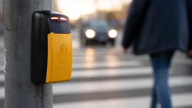 Czerwone światło i potrącenie pieszego na Borowskiej we Wrocławiu