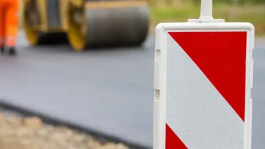 Ruch wahadłowy na krajowej ósemce. Utrudnienia między Łagiewnikami a Wrocławiem