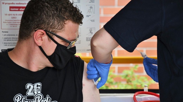 Ponad 2 tys. wrocławian otrzymało szczepionkę przeciwko COVID-19 w mobilnym autobusie /fot. mat. prasowe