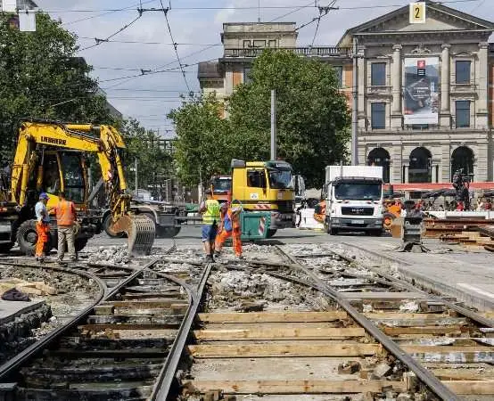 ZDIUM Wrocław wprowadza zmiany w ruchu na placu Dominikańskim z powodu nocnych prac remontowych