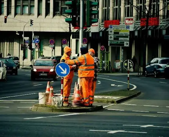 Neon po renowacji znów wita podróżnych w Wrocławiu