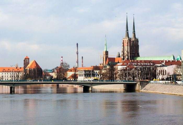 Urząd Miasta Wrocław: Uwaga na wichury! Wiać będzie co najmniej do 14:00, a być może nawet do soboty