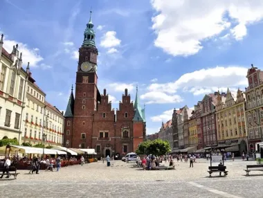 Na Maślicach zieleń i wygoda już się spotkały, ale osiedle wciąż ma rysy