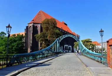 Dawny elewator na Kleczkowie zmienia się w mieszkania i lofty – trwa remont