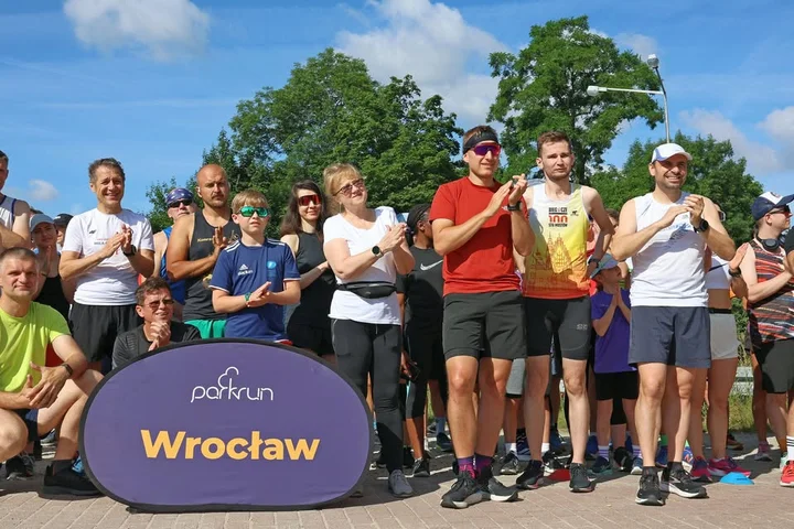 Obrazek przedstawia grafikę promocyjną wydarzenia Bezpłatny bieg 5 km przy Jazie Opatowice we Wrocławiu