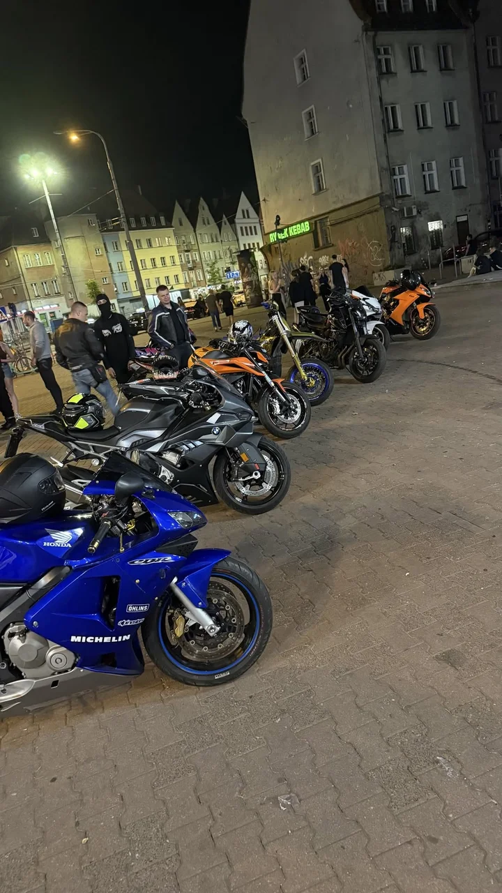 Obrazek przedstawia grafikę promocyjną wydarzenia Trzydniowy zlot rowerowo-motocyklowy we Wrocławiu pod koniec sierpnia