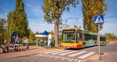 Grafika promocyjna wydarzenia Silverbus – mobilna kawiarenka dla seniorów