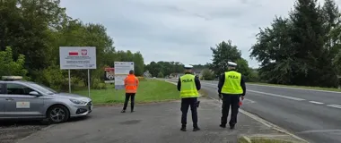 Kontrole na DK94 w Bolesławcu. Kierowcy dostali odblaski