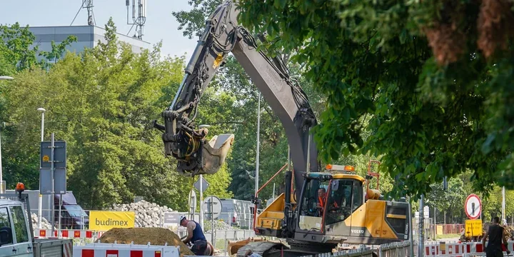 Gajowicka zmienia się kawałek po kawałku. Kostka zostanie tylko przy kościele