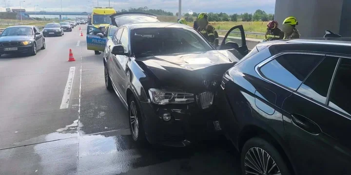 Sześć aut zderzyło się na A4 pod Wrocławiem. Potem wypadek motocyklisty