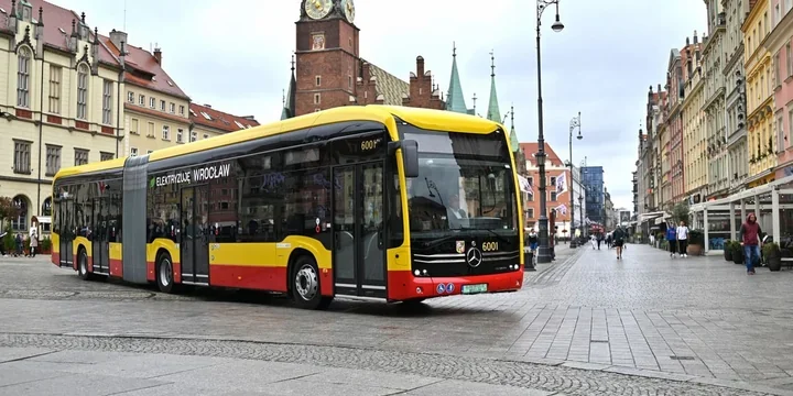 Nowe Mercedesy MPK na Rynku – Przemek spróbuje półmaratonu w autobusie