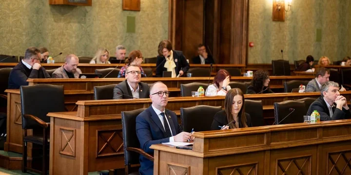 Radni zdecydowali o programie dla bezdomnych zwierząt i wsparciu dla ESA — przegląd decyzji z obrad