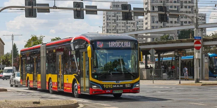 Elektryczny przegubowiec wraca na trasy. Pojedzie pod Wrocławiem