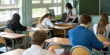 Polski otwiera egzamin ósmoklasisty. Tysiące uczniów wchodzą w wielki maraton