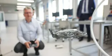 Cztery szkoły we Wrocławiu dostaną klasy dronowe. To już nie tylko szkolna nowinka