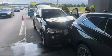 Sześć aut zderzyło się na A4 pod Wrocławiem. Potem wypadek motocyklisty