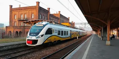 Więcej pociągów ze Swojczyc – szybki dojazd na Nadodrze i ulga dla kierowców