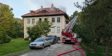 Pożar poddasza we Wrocławiu. Siedem osób ewakuowanych z budynku
