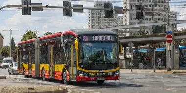 Elektryczny przegubowiec wraca na trasy. Pojedzie pod Wrocławiem