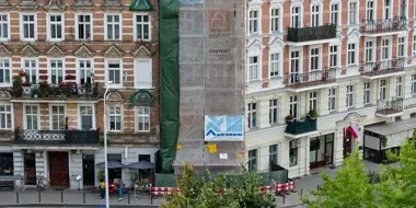 Kamienica przy Placu Grunwaldzkim odzyskuje fasadę. Remont przekroczy milion