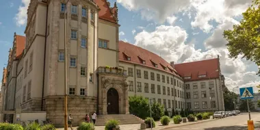 Absolwenci PWr z całego świata wracają do Wrocławia. Ruszyły zapisy na pierwszy Światowy Kongres