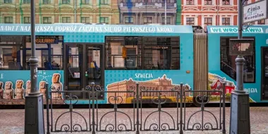 Tramwaj Konsularny ruszył we Wrocławiu. Flagi wielu państw i opowieści z całego świata