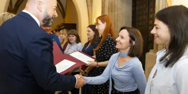 403 nowych nauczycieli mianowanych odebrało akty. Najwięcej pracuje w podstawówkach
