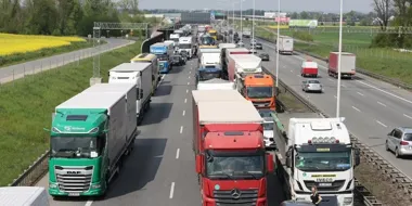 Karambol na A4 pod Wrocławiem Jeden pas w stronę miasta stoi w korku