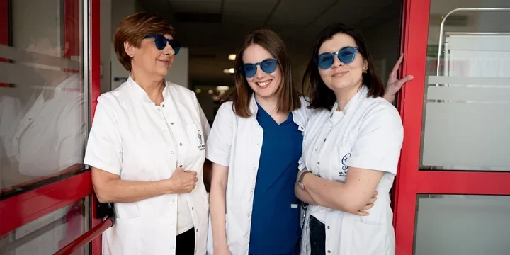 Niebieskie okulary dla starości – geriatrzy z Wrocławia zmieniają sposób myślenia o seniorach