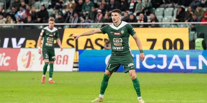 Wieczór z piłką na Tarczyński Arenie – Śląsk podejmuje wicelidera Chrobry