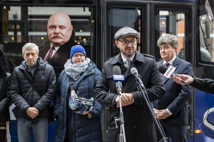MPK Wrocław upamiętniło Studio 202 tramwajem. W środku są kultowe cytaty